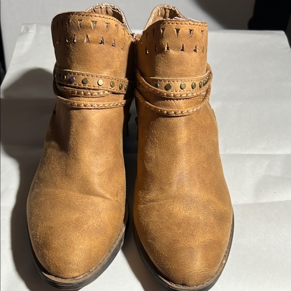 Sugar tan ankle boots size 9.5 M